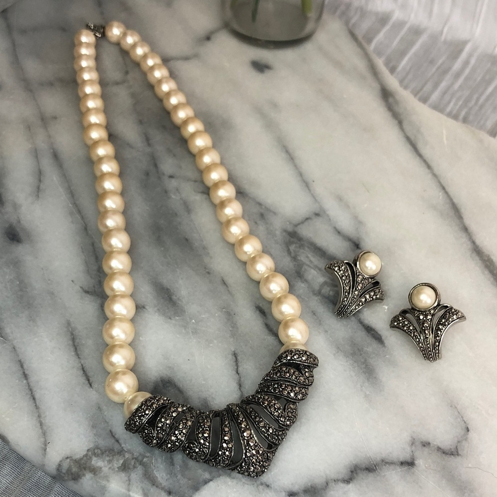 Vtg AVON 90s Classic Diana faux pearls necklace & pierced earrings set
